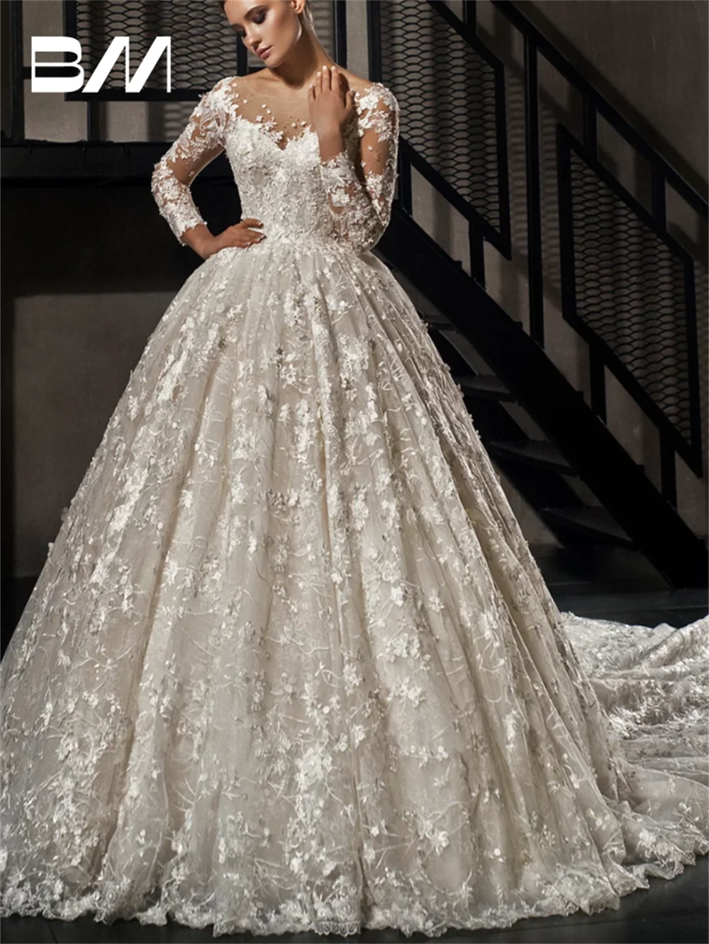 

Royal Lace Appliques Long Sleeve Wedding Dress Ball Gown Bride Dresses With Chapel Train Custom Made Bridal Gown