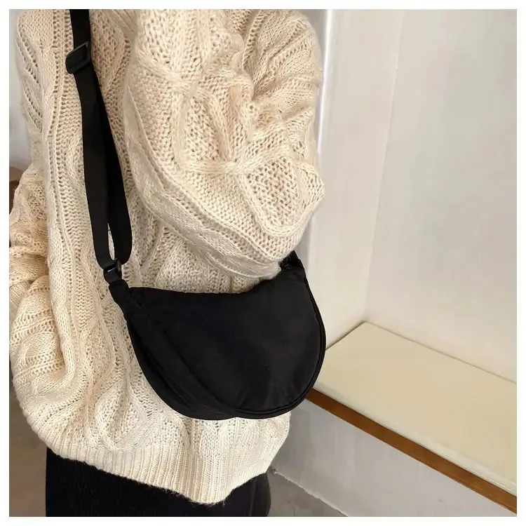 Einfarbige Brusttasche für Damen, große Kapazität, Reisetasche, Umhängetasche, halbmondförmige Tasche, Damen-Alltagstasche, mit Baumwollfüllung, Schultertasche. – Detail 20