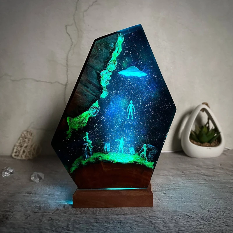 Extraterrestrial Landing Organism Resin Table Light Creactive Art Decoration Lamp UFO Theme Night Light USB Charge