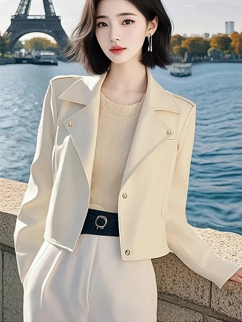 سترة جلدية نسائية موضة جديدة فريدة من نوعها سترة قصيرة لطيفة للغاية مزاجه عالية الشعور معطف جلد أبيض الإناث أوائل الربيع