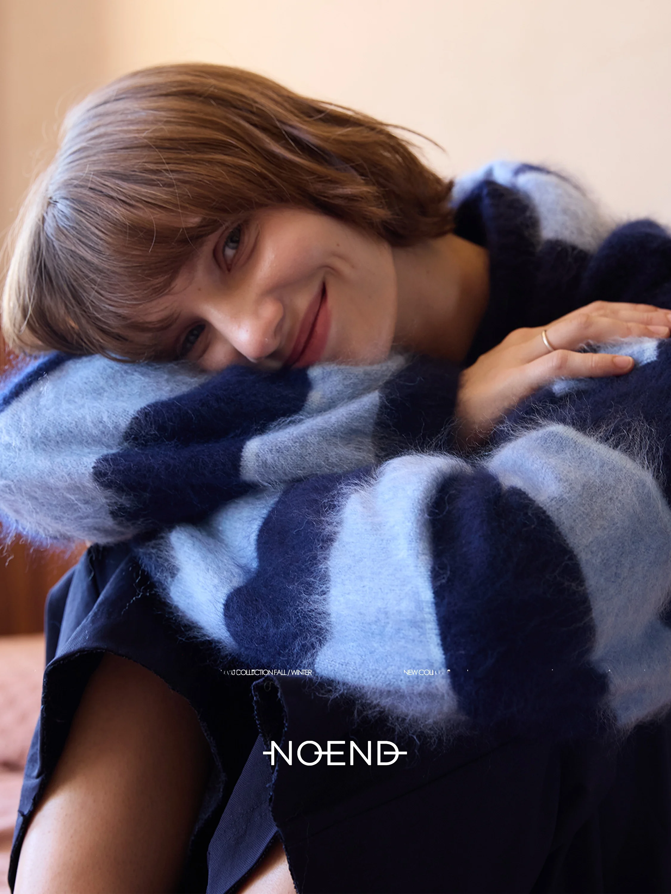 

Теплый шерстяной свитер с капюшоном NOEND25, синий в полоску, с круглым вырезом, утепленный, с накидкой на плечи, удобный, свободного кроя, с длинными рукавами, вязаный.