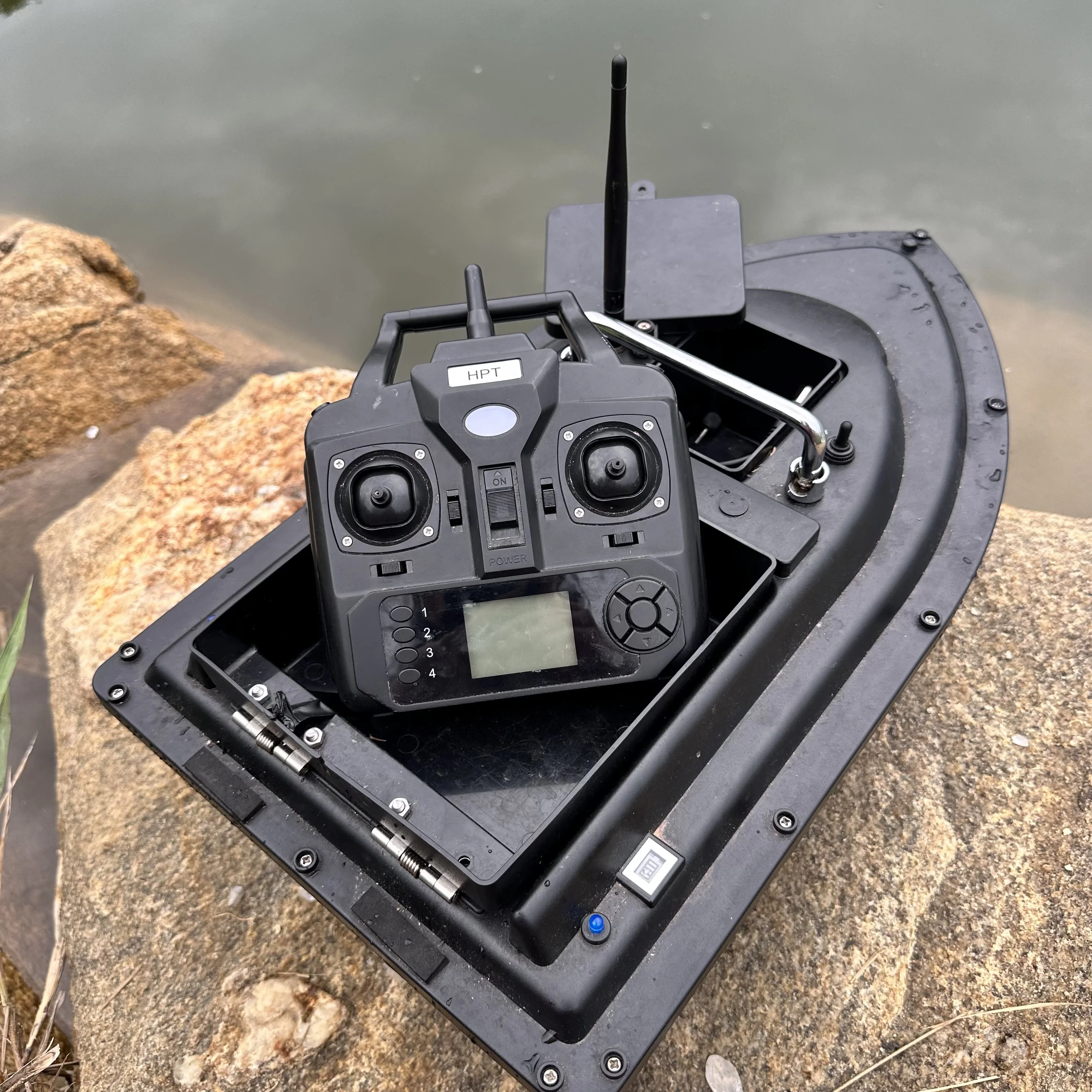 

New V020 Smart 40 GPS Points Carp Feeder Surfer RC Bait Boat With 3 Hopper Hook Post Autopilot 500M Range For Fishermen Fishing