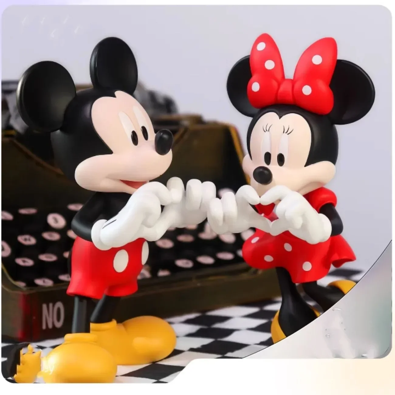 15 cm MINISO Mickey Mouse Standbeelden Cartoon Mickey Minnie Figues Handgemaakte Desktop Decor Collectie Speelgoed Paar Mickey Pop Kids Gift