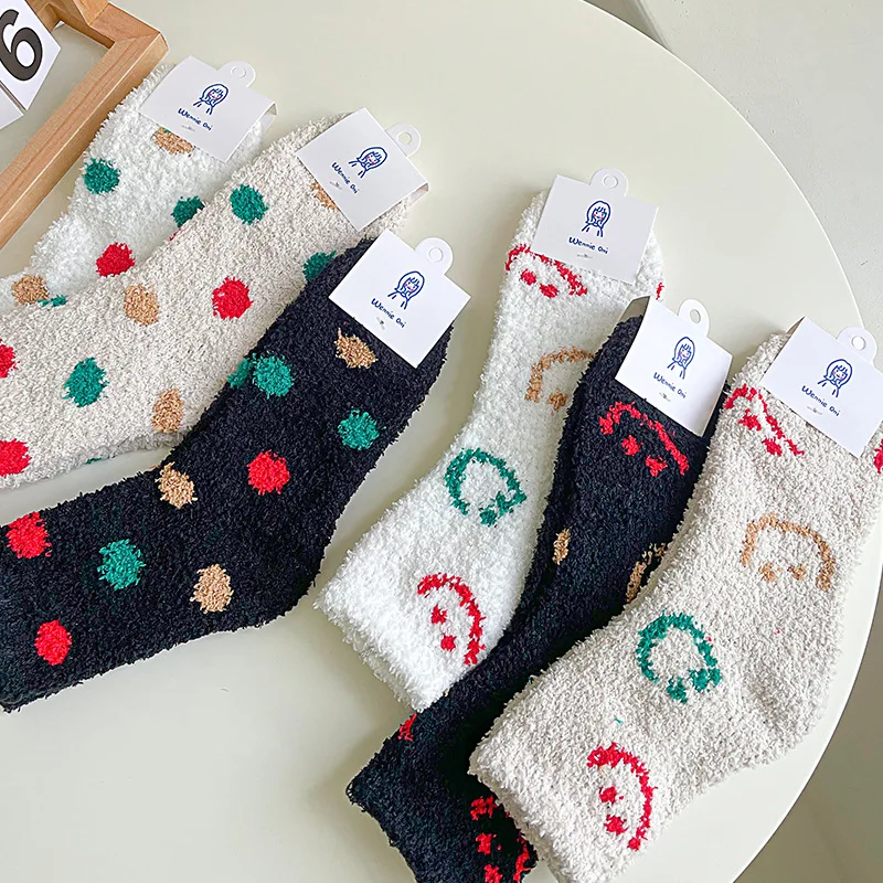 

2-пары зимних теплых носков средней длины из кораллового флиса, корейская версия, прямые носки-трубы в горошек, удобные домашние носки-тапочки