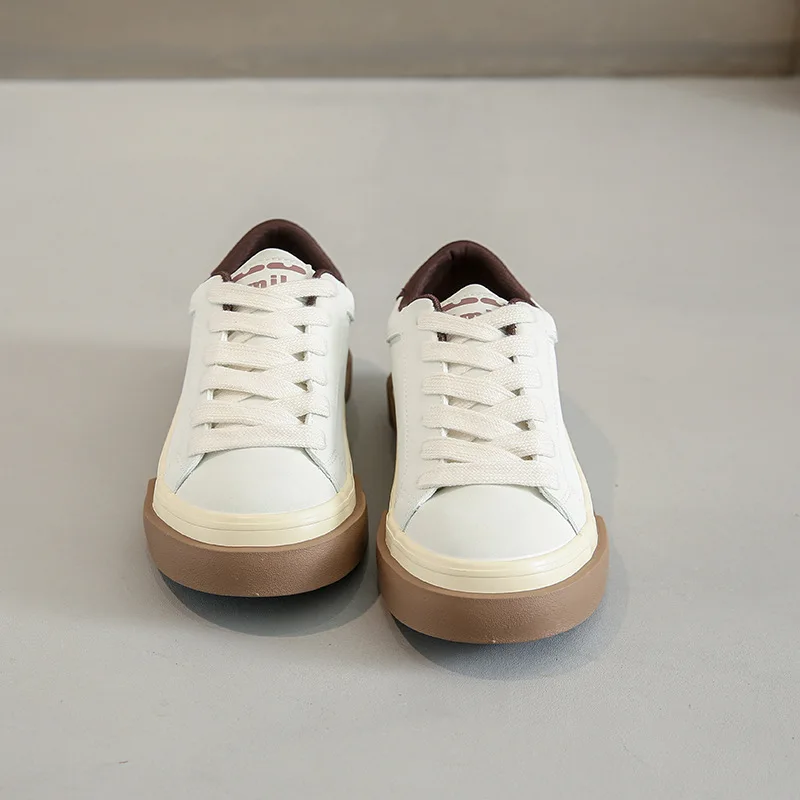 Little White Shoes Women's 2024 Autumn and Winter New Korean Edition Round Headed Lace up Thick Sole Casual Sports Single Shoes