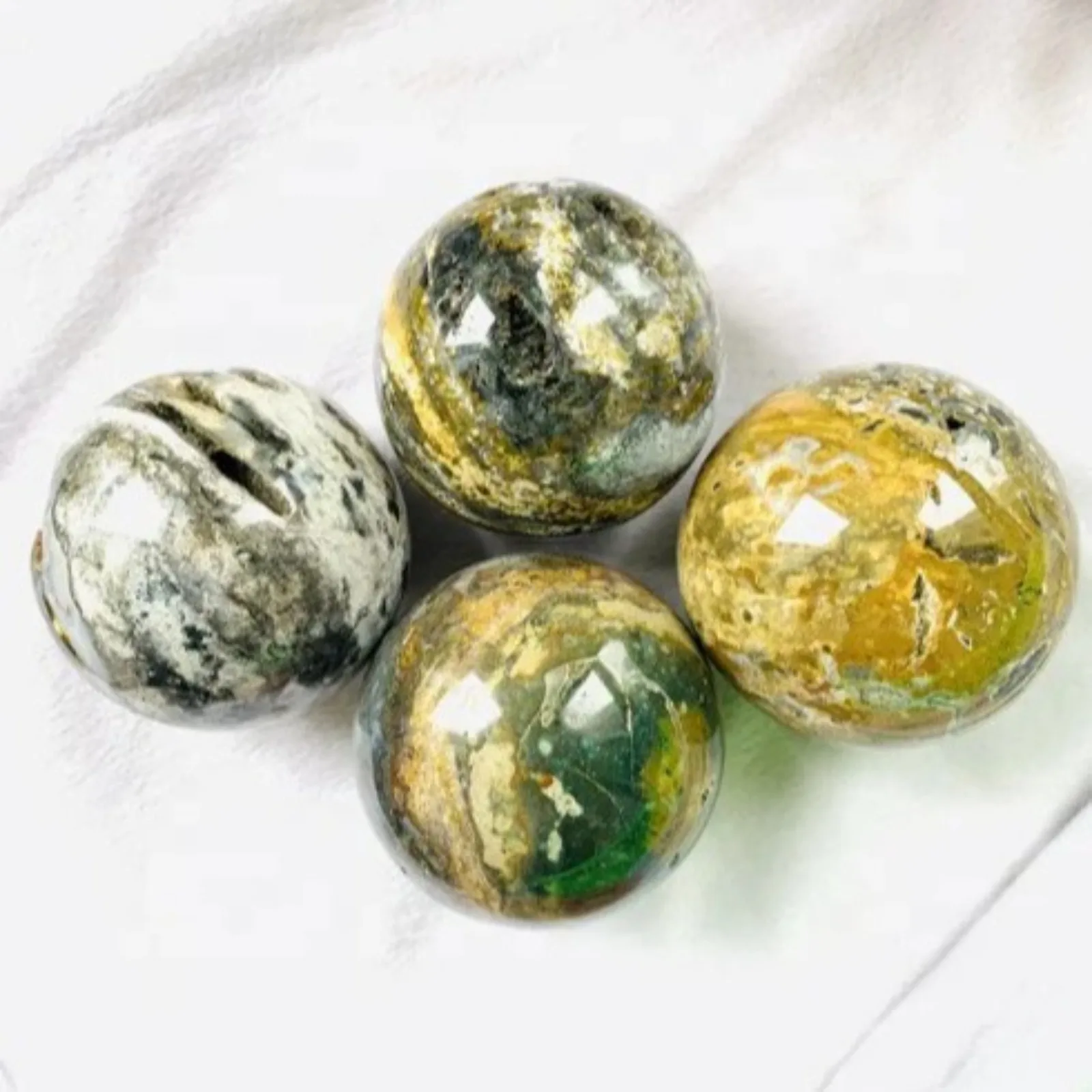 1 Eight Vein Ocean Jade Sphere, perfect for home decoration and holiday gifts.