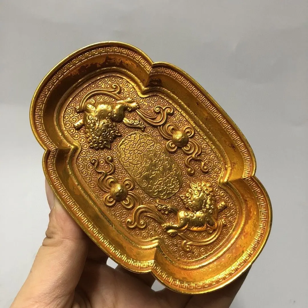 Collection of antiques Handmade relief gilt auspicious beast plate Zhenguan Tang Zhenguan plate Home lion decorative ornament