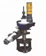 I.D.-Mounted pipe shaving tool/beveling machine used in pipeline construction/maintenance