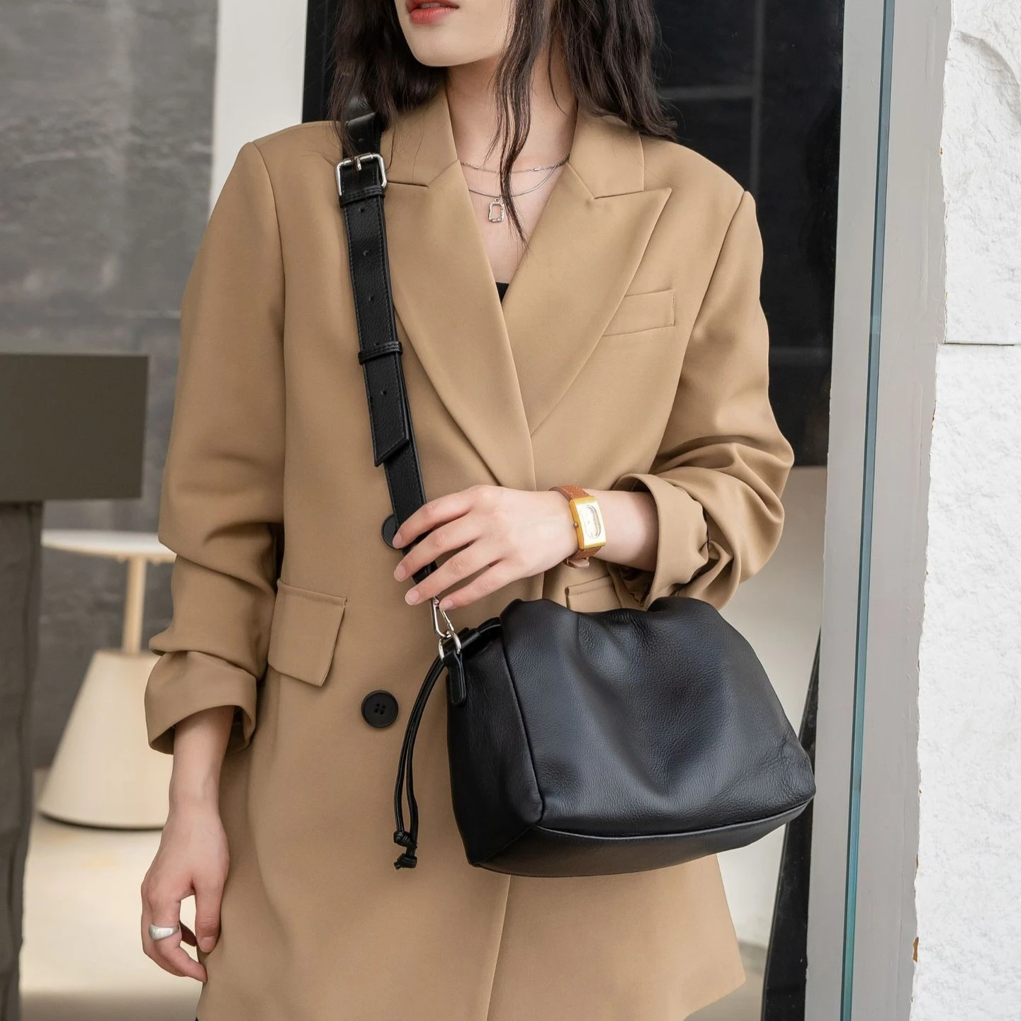 

Ladies' New Premium Full-Grain Wrinkled Leather Crossbody Bag - Women's Chic Shoulder Commuter Bag with Organizer Pockets