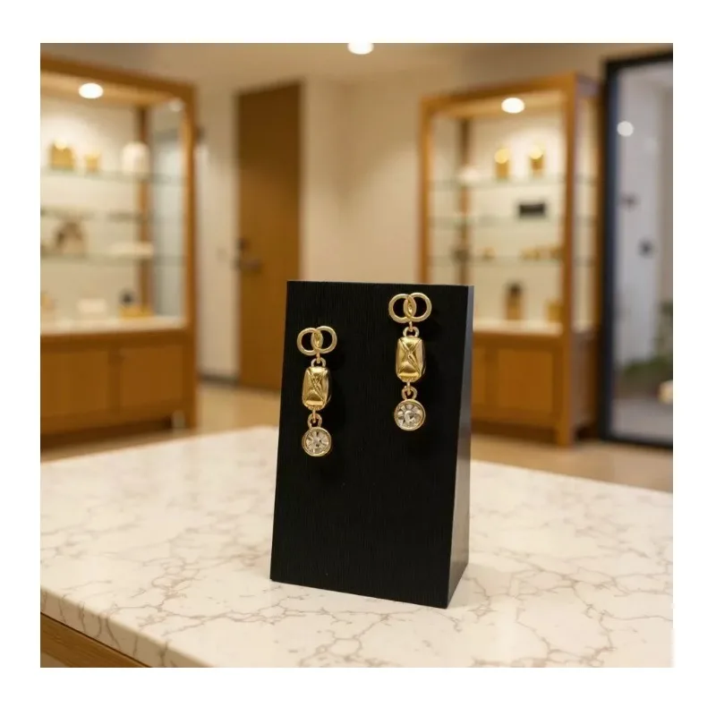

Light Luxury Retro Gold Rhombus Earrings Women's Diamond-encrusted Pendant Fashion Earrings High-end Niche Design