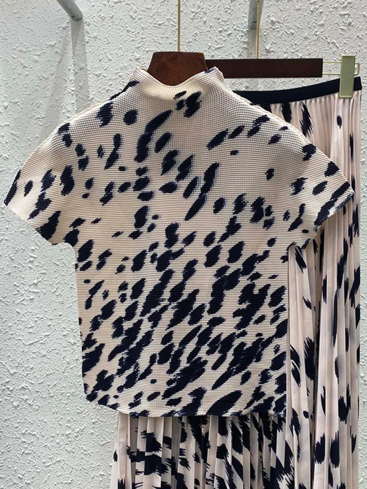 Moda temperamento plissado duas peças define feminino 2022 verão gola de manga curta estampa leopardo camiseta + saia joelho-comprimento