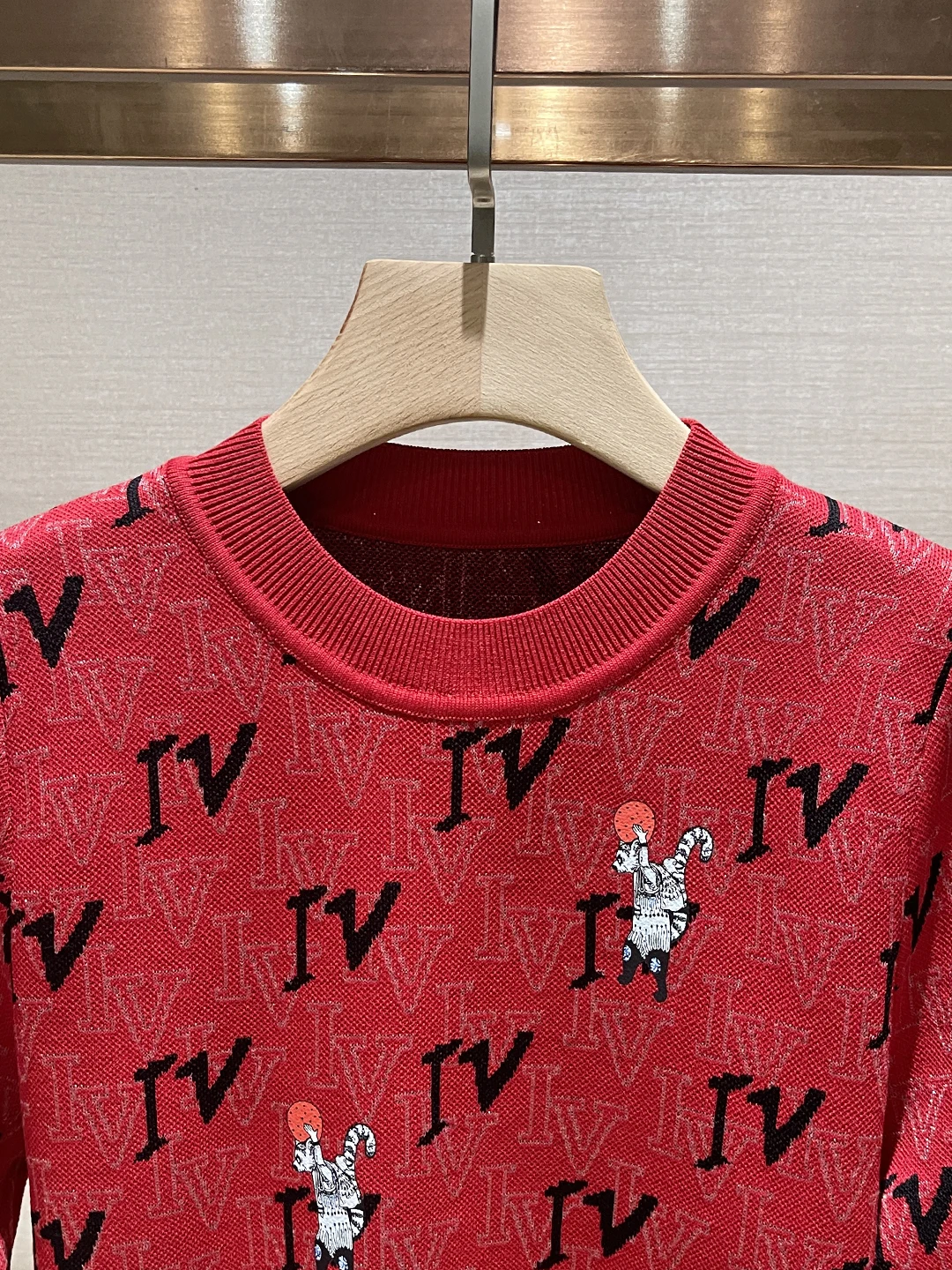 เสื้อสเวตเตอร์ไหมพรมสีแดง แขนยาว ปักลายพิมพ์ ทรงหลวม สไตล์ลำลอง ใส่สบาย ระบายอากาศได้ดี สำหรับผู้หญิง...