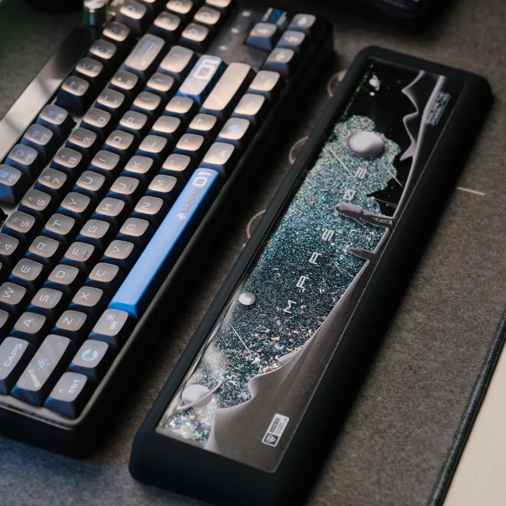 

KeysMe Mars03 Metallic Quicksand Keyboard Wrist Rest Custom Silica Ergonomic Hand Rest for 75% Mechanical Keyboard in Stock