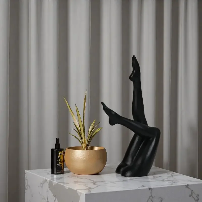 European Resin Crafts Modern Art Female Leg Sculptures Abstract Home Furnishings Office Desktop Ornaments Holiday Decorations