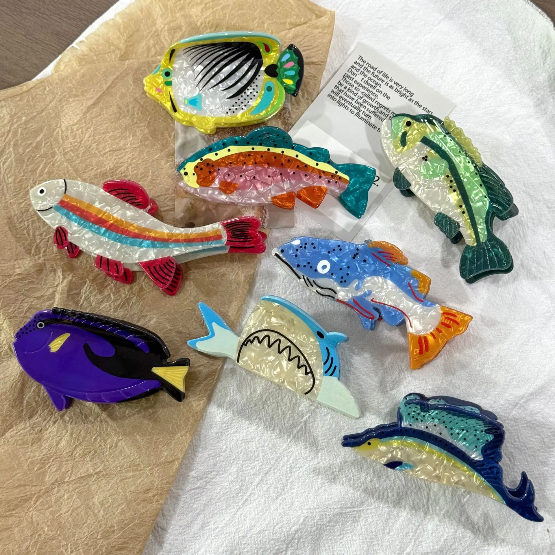 مشبك شعر على شكل حيوانات المحيط، مشبك صيفي على شكل سمكة استوائية على شكل سمكة قرش للنساء، مشبك شعر فريد من نوعه من الخلف