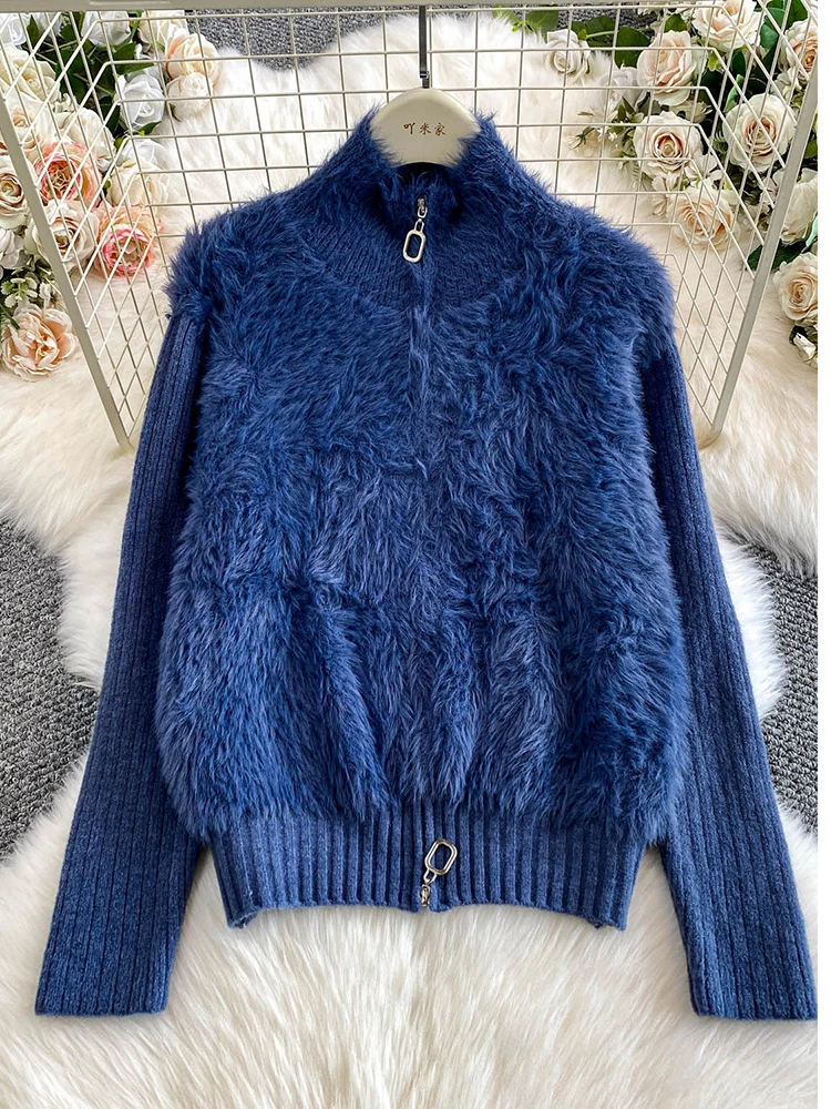 เสื้อคาร์ดิแกนถักไหมพรมผู้หญิง สีน้ำตาล แต่งขนเฟอร์เทียมแบบฟ็อกซ์ ซิป คอตั้ง ทรงเข้ารูป รุ่น CG023