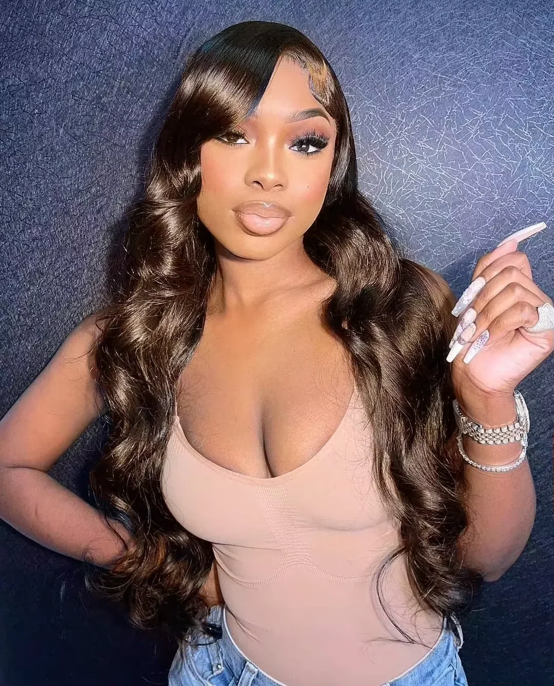 Kleberlose 7X5 Lace-Perücke, vorgeschnitten, 220 Dichte, schokoladenbraun, Body Wave, 100% Echthaar, wellig, nass und gewellt, brasilianisches Echthaar mit 13X6 HD Lace Frontal, vorgezupft. – Detail 6