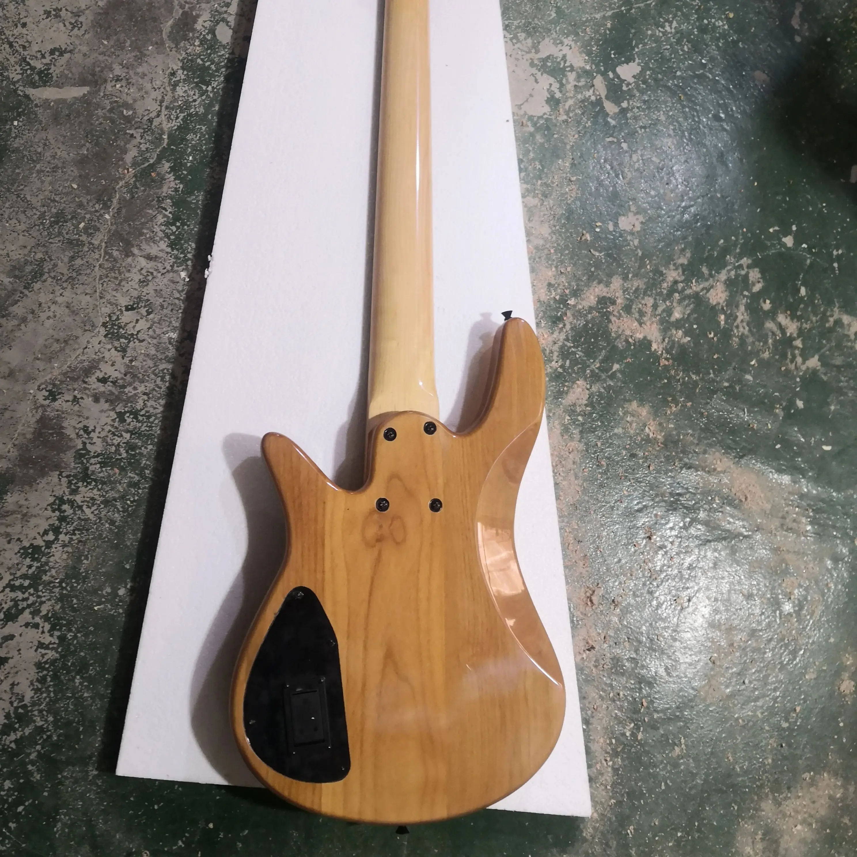 5-string butterfly bass split connection, Yin and Yang face body alder, maple track, rosewood fingerboard, EMG bass special pick