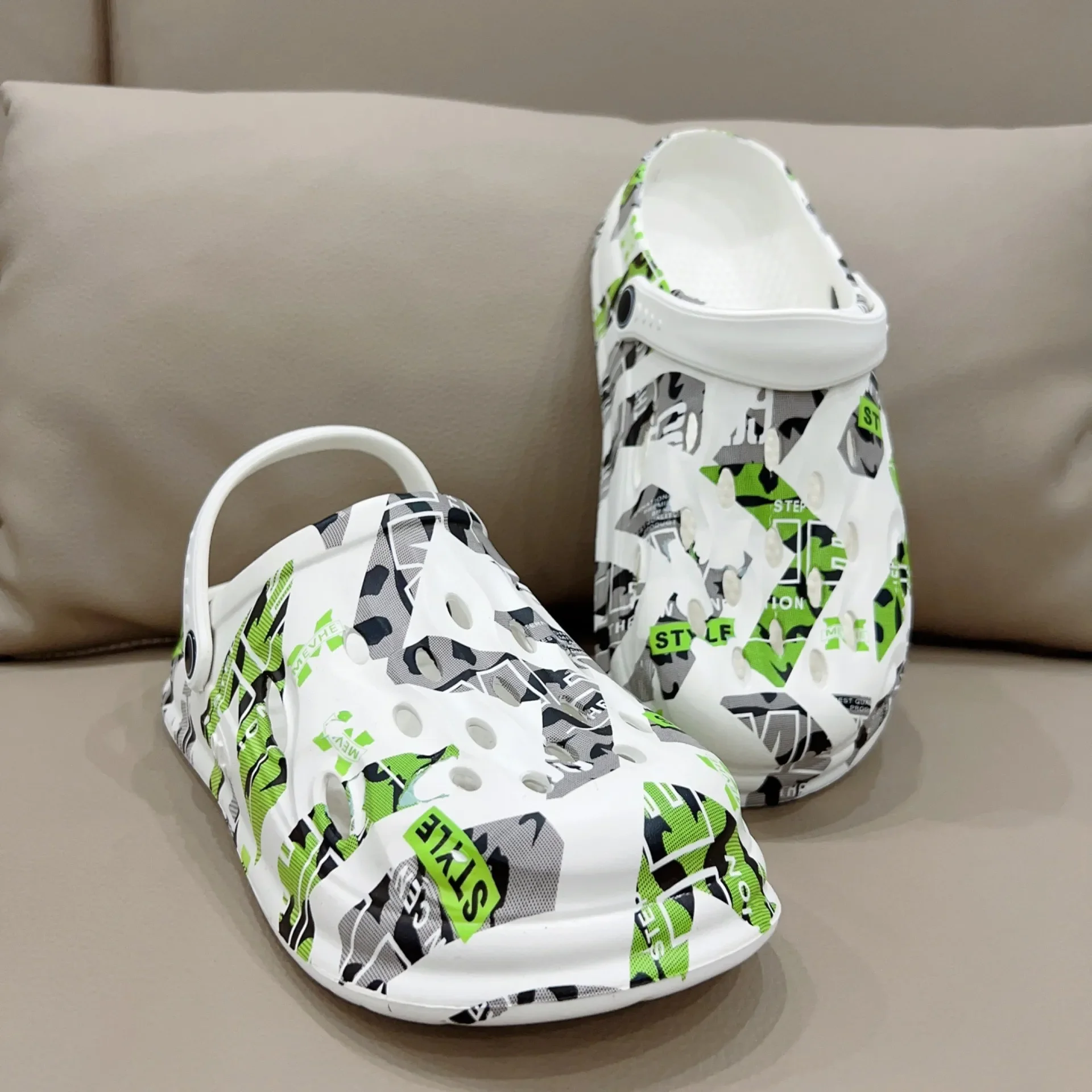 Plus Size New Men\'s Slippers Summer Outdoor Thick Soles Non-slip Beach Shoes Casual Sandals Eva Soft Slippers Gardern Clogs