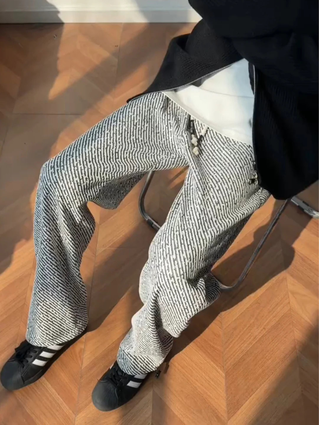 

Белые вязаные брюки с полосками под зебру, мужские осенние повседневные прямые брюки, роскошные слегка расклешенные брюки