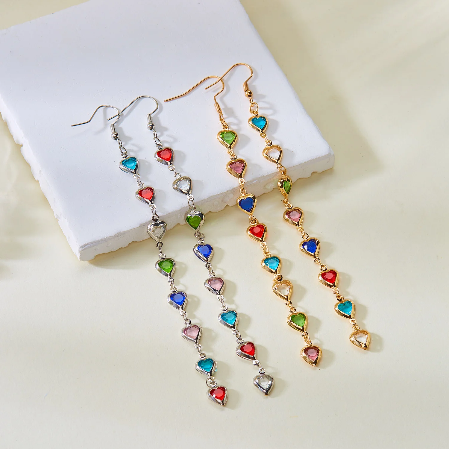 Bohème à la mode coloré amour coeur forme strass longues boucles d'oreilles pour les femmes tempérament cristal gland suspendus boucle d'oreille bijoux