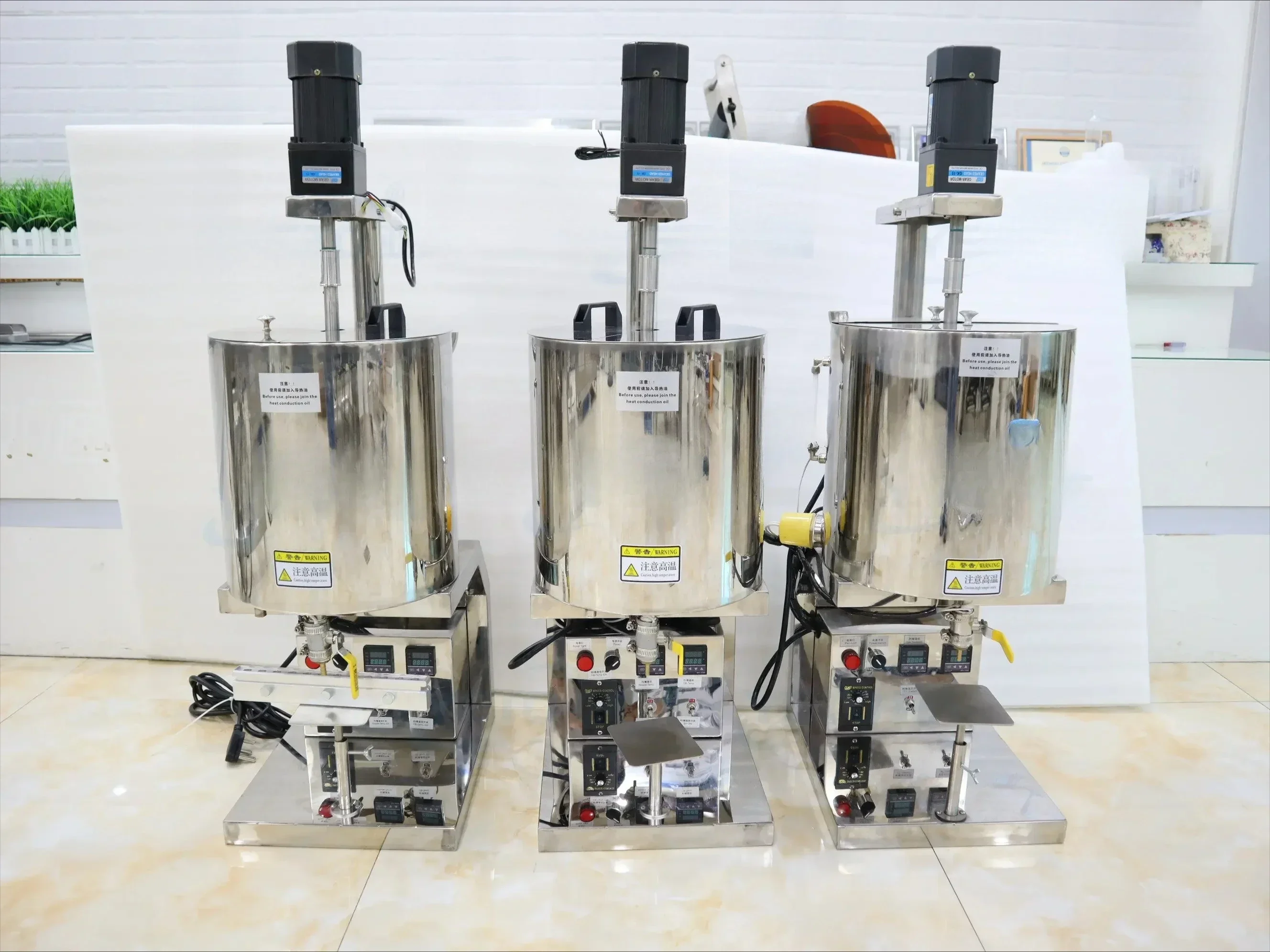 3g 5g Cheap Manual Lipstick Lip Balm Filling Machine With Agitator Lip Gloss Glue Heater Filler With Mixer Hopper Stainless