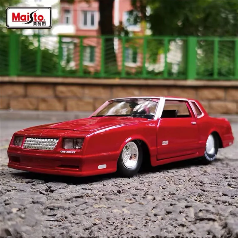 

Модель спортивного автомобиля Maisto 1:24 Chevrolet Monte Carlo SS из сплава, литая металлическая игрушка, Модель гоночного автомобиля, имитация детского подарка