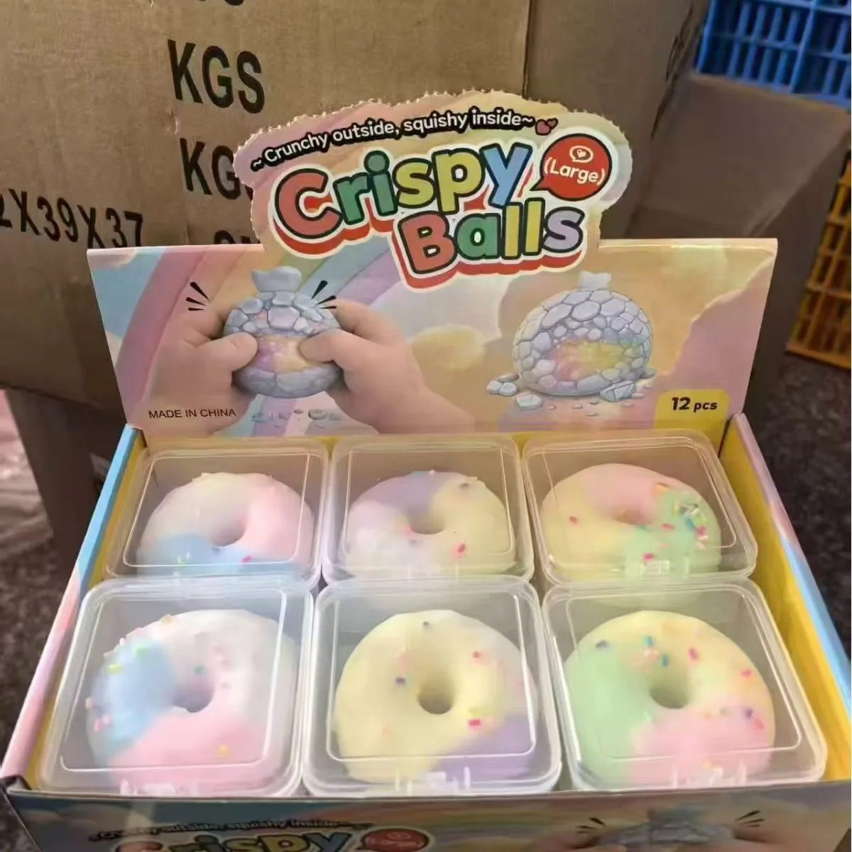 

Best-selling "crispy-crust" cat-paw-shaped squishy donut—a soothing, stress-relieving toy.