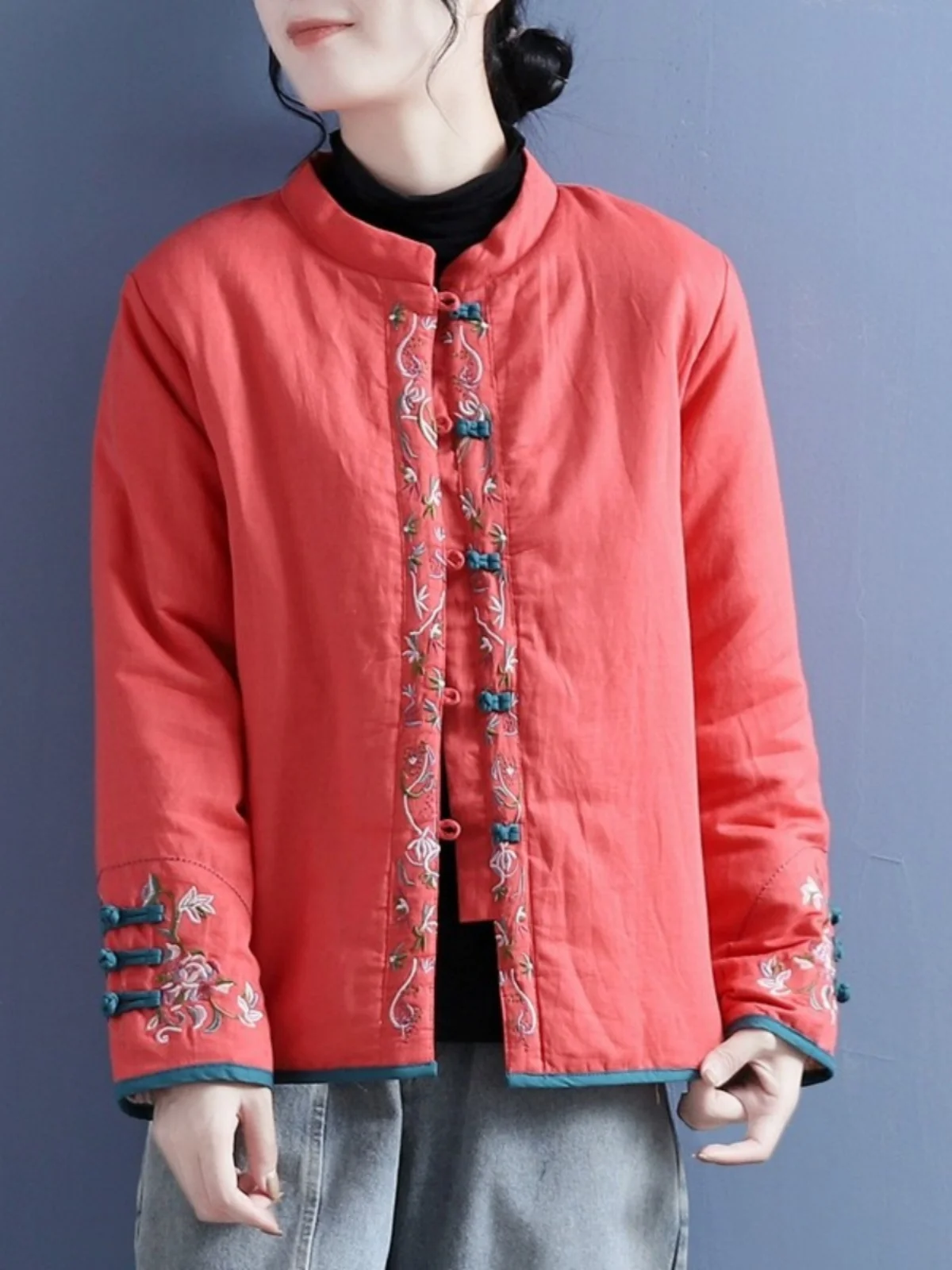 

Утепленная вышитая хлопковая куртка для женщин, винтажная, на пуговицах, в китайском стиле, верхняя одежда, зимняя новинка, пальто из хлопка и льна