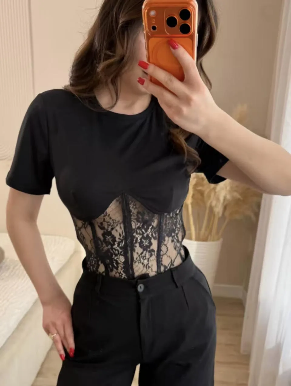 Sommerliches Spitzen-Patchwork Kurzarm-T-Shirt für Damen 2026 – O-Ausschnitt, schmale Passform, Schnürung, Schwarz-Weiß-Basis-Tees, Streetwear, transparente Oberteile