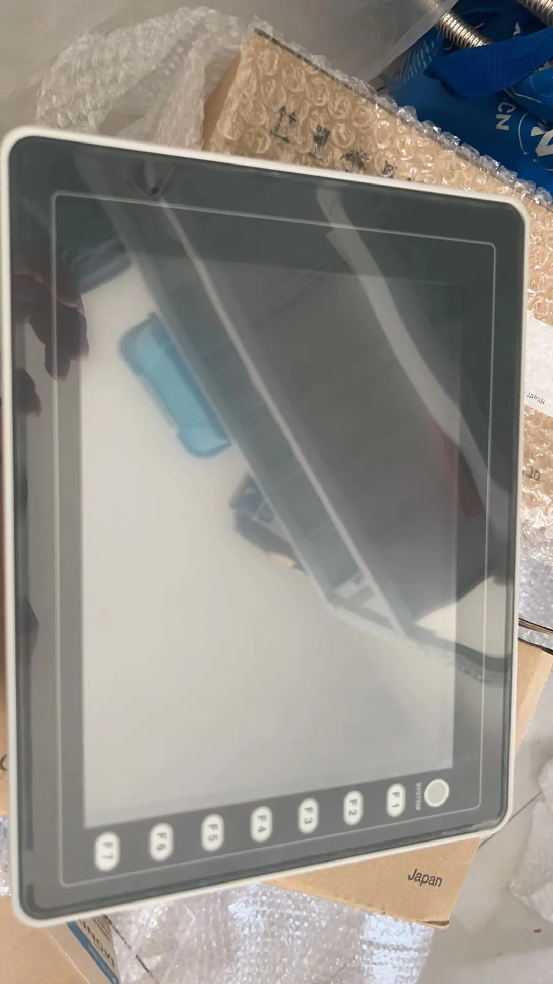 

Новый дисплей V810iSD с гарантией на один год