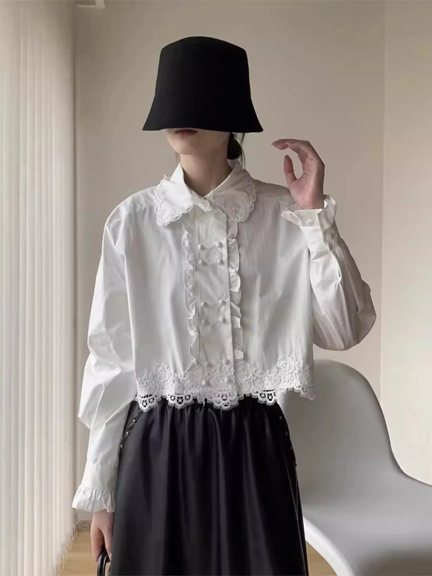 

Clothland Women Sweet White Lace Blouse Ruffles Long Sleeve Cute Shirt Female Fashion Tops Blusa LB417