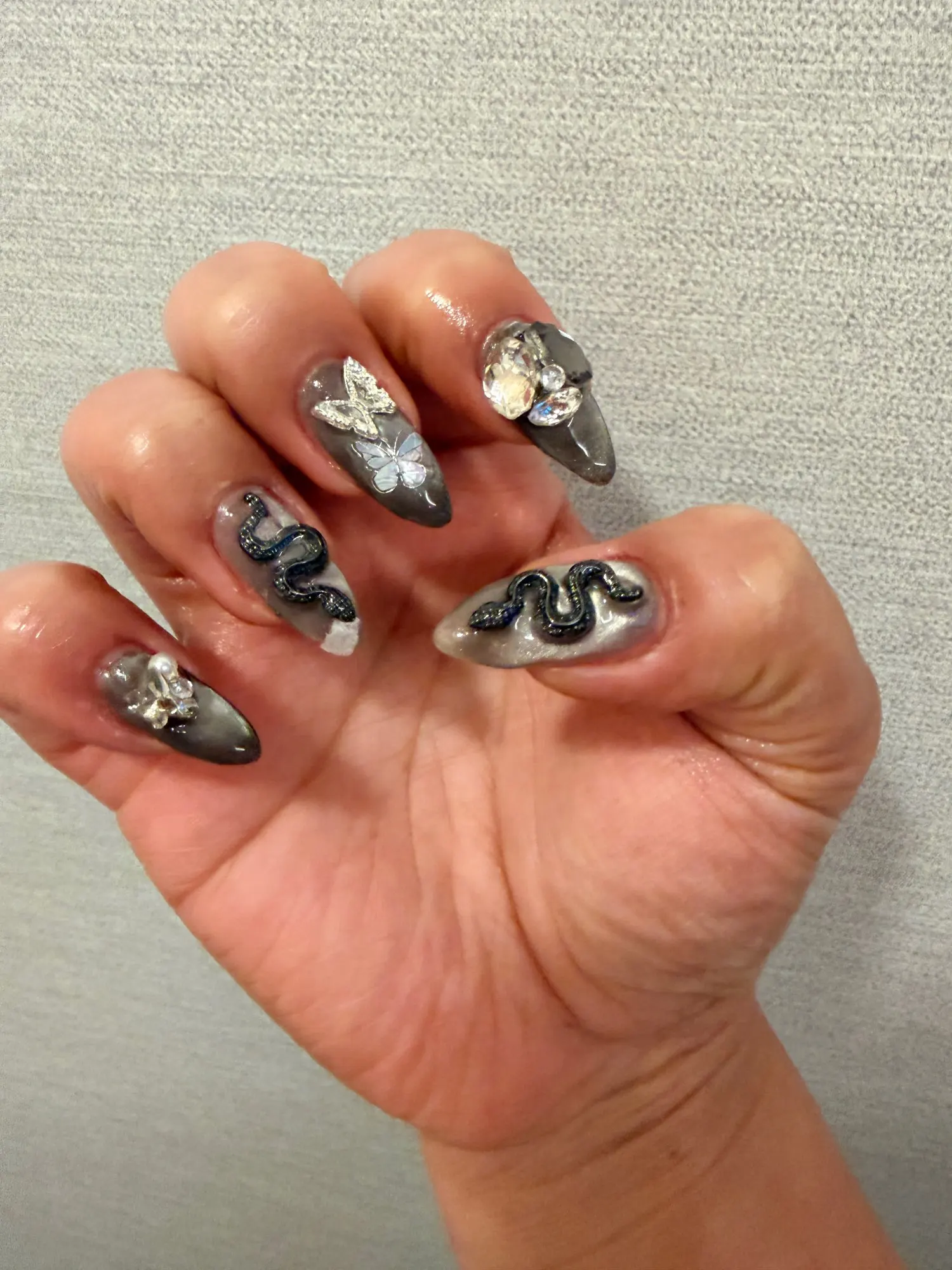 BORN PRETTY 10ml Grey Glass Bead Cat Magnetic Gel Nail Polish Black Nails Nail Art Manicure Semi Permanent Soak Off UV Gel photo review