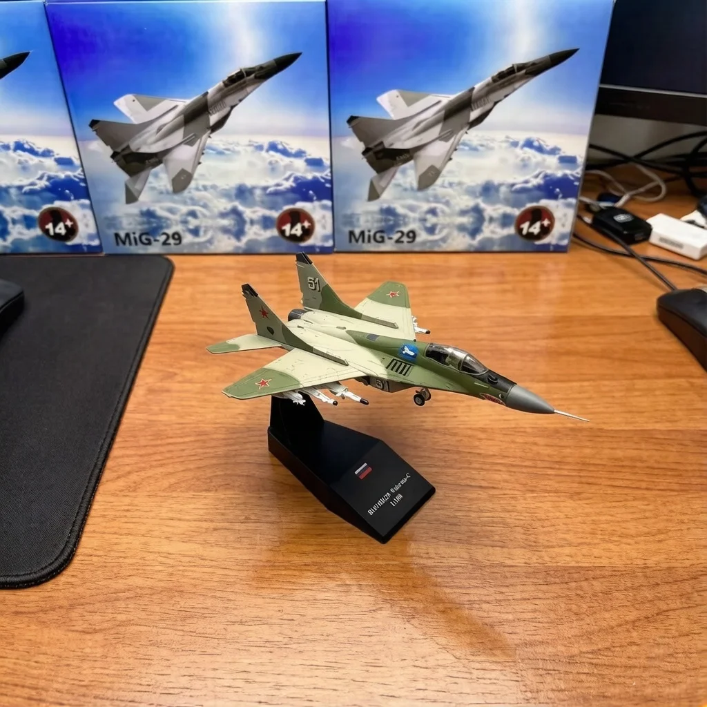 

Масштабная модель российского истребителя МиГ-29 (1:100) для военных энтузиастов, коллекционный предмет, украшение для дома, подарок на день рождения для друзей