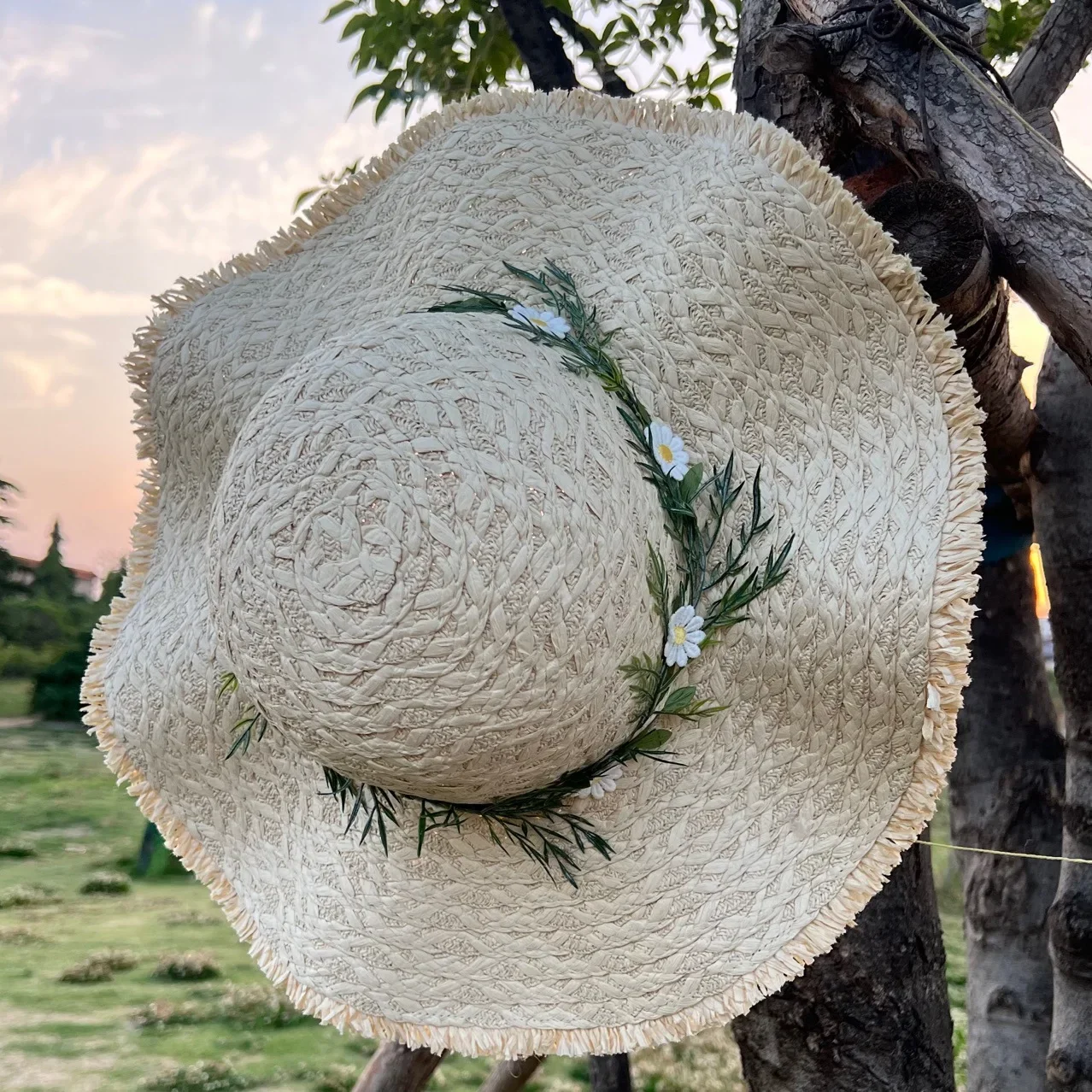 New Arrival Handwoven Chrysanthemum Raffia Hat for Women Summer Outing & Holiday Sun Protection