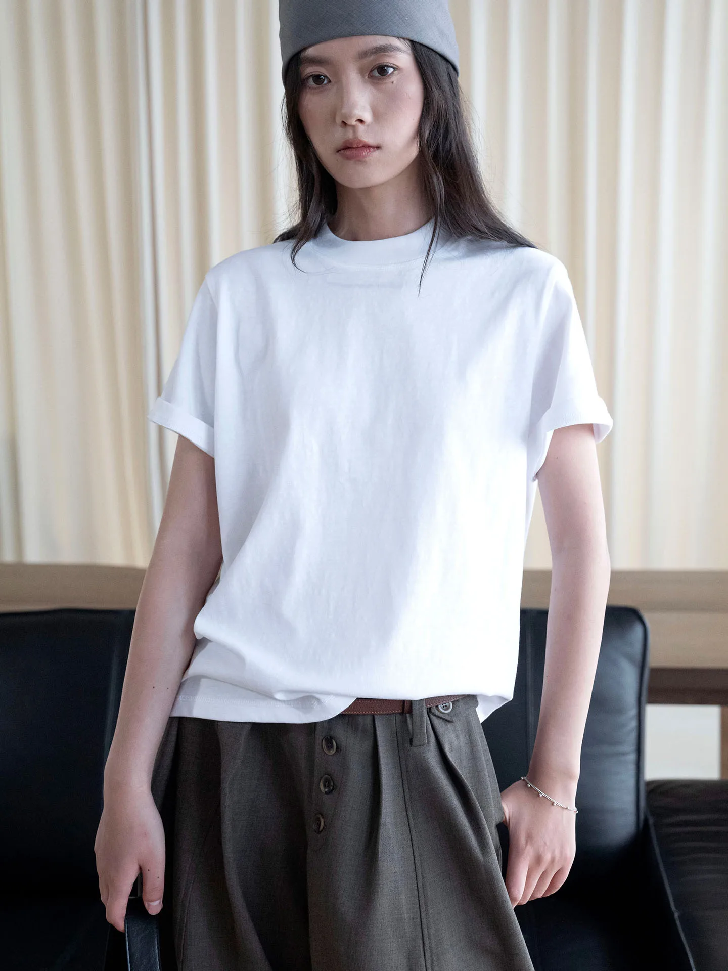 Autumn new simple and fashionable round neck basic white short sleeved T-shirt with skin friendly top for women