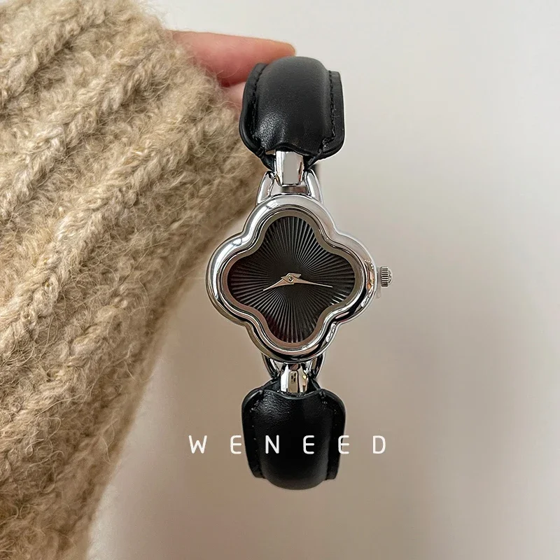 Orologio da polso con design in pelle trifoglio, orologio al quarzo con temperamento moda retrò, orologio al quarzo da donna di lusso leggero,