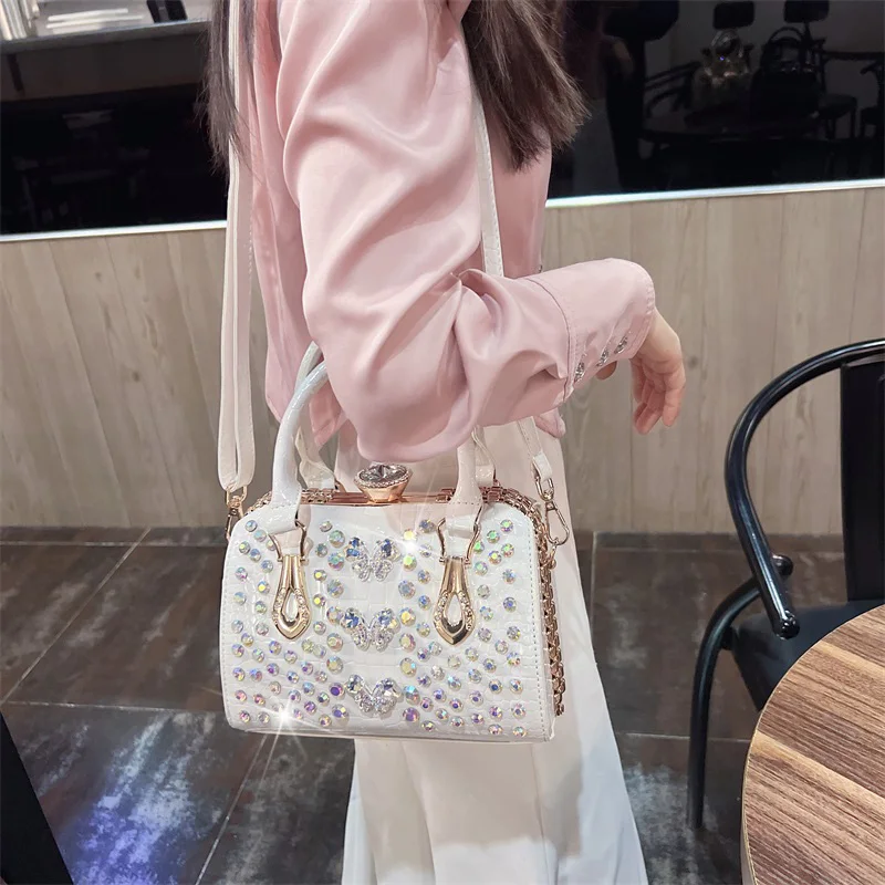 Feminino 2025 novo multi-camada grande capacidade temperamento selvagem commuter diamante-incorporado saco quadrado portátil