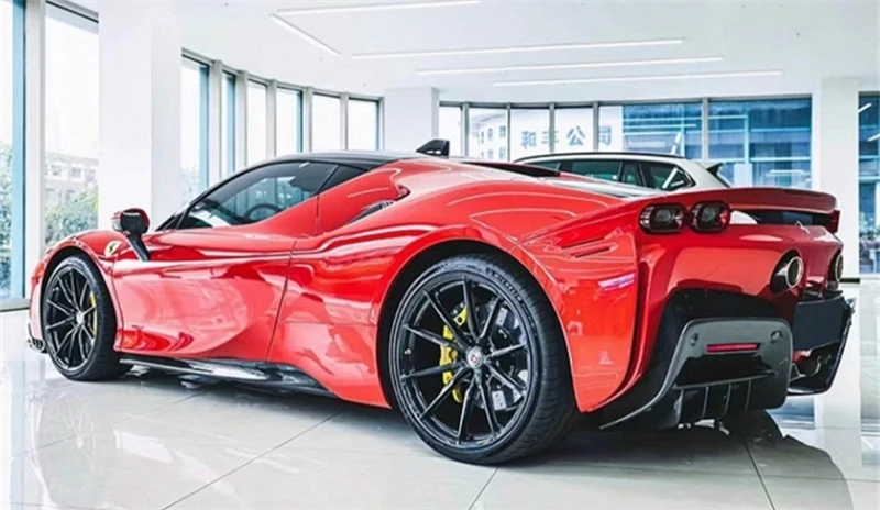 لفيراري SF90 ReaI ألياف الكربون الوفير الجبهة الشفاه الخلفية الشفاه الجانب التنانير الذيل الجناح Baojiao مدخل هواء المفسد عدة