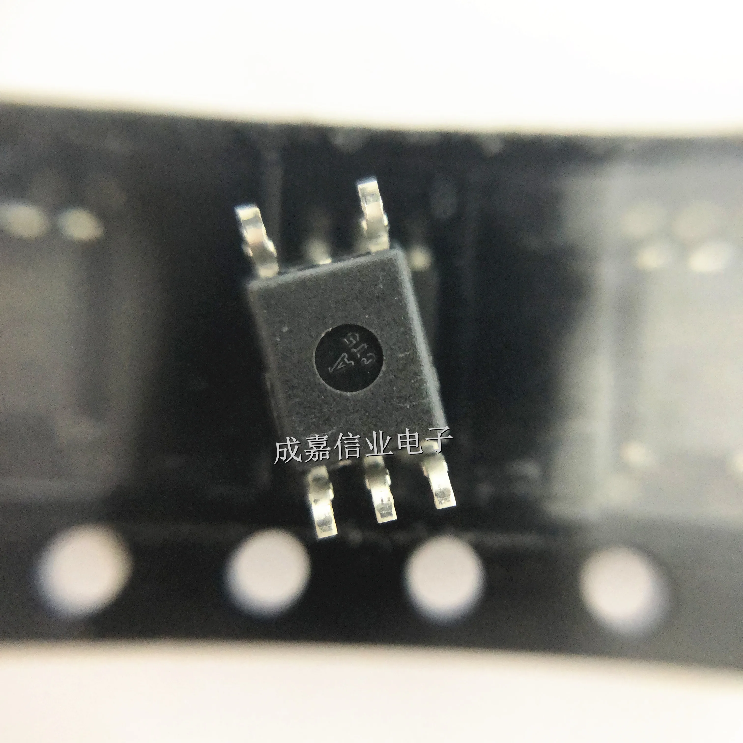 10pcs/Lot HCPL-M600-500E SOP-5 MARKING;M600 High Speed Optocouplers 10MBd 3750Vdc
