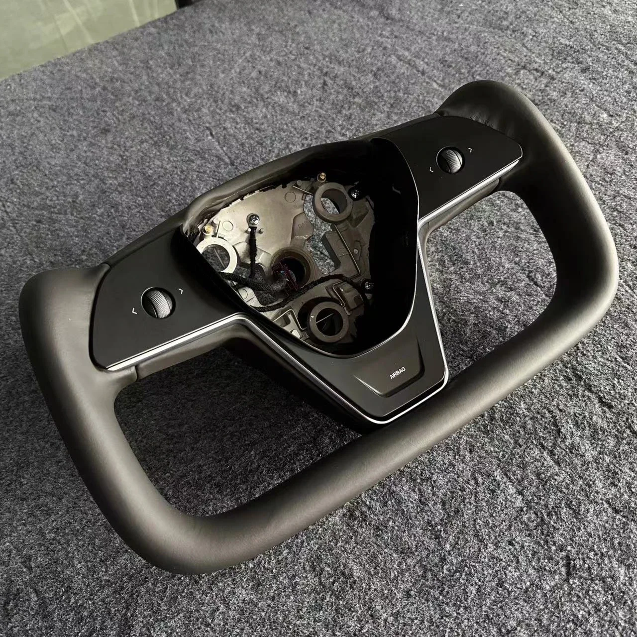 

NEW Version For Teslas Model Y 3 Steering Wheel Customized Yoke Steering Wheel Alcantara Carbon Fiber Interior Accessories