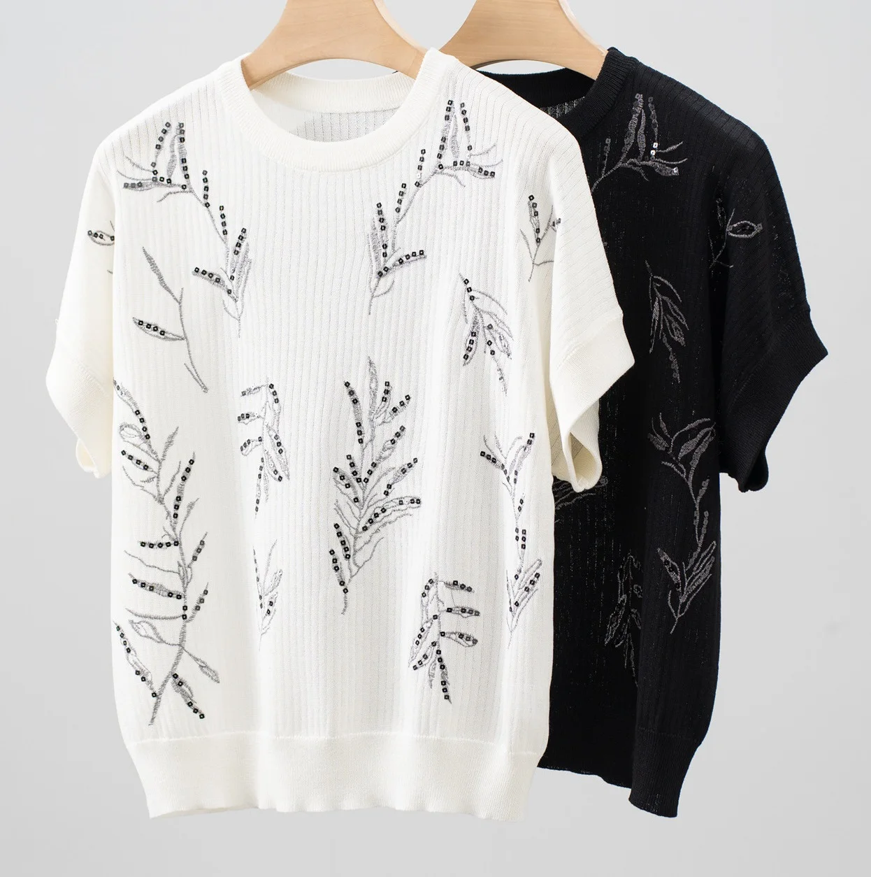 

2025 Autumn Fashion Sweaters High Quality Knitting Lady Sequined Embroidery Patterns Short Sleeve Casual White Jumper Jumpers