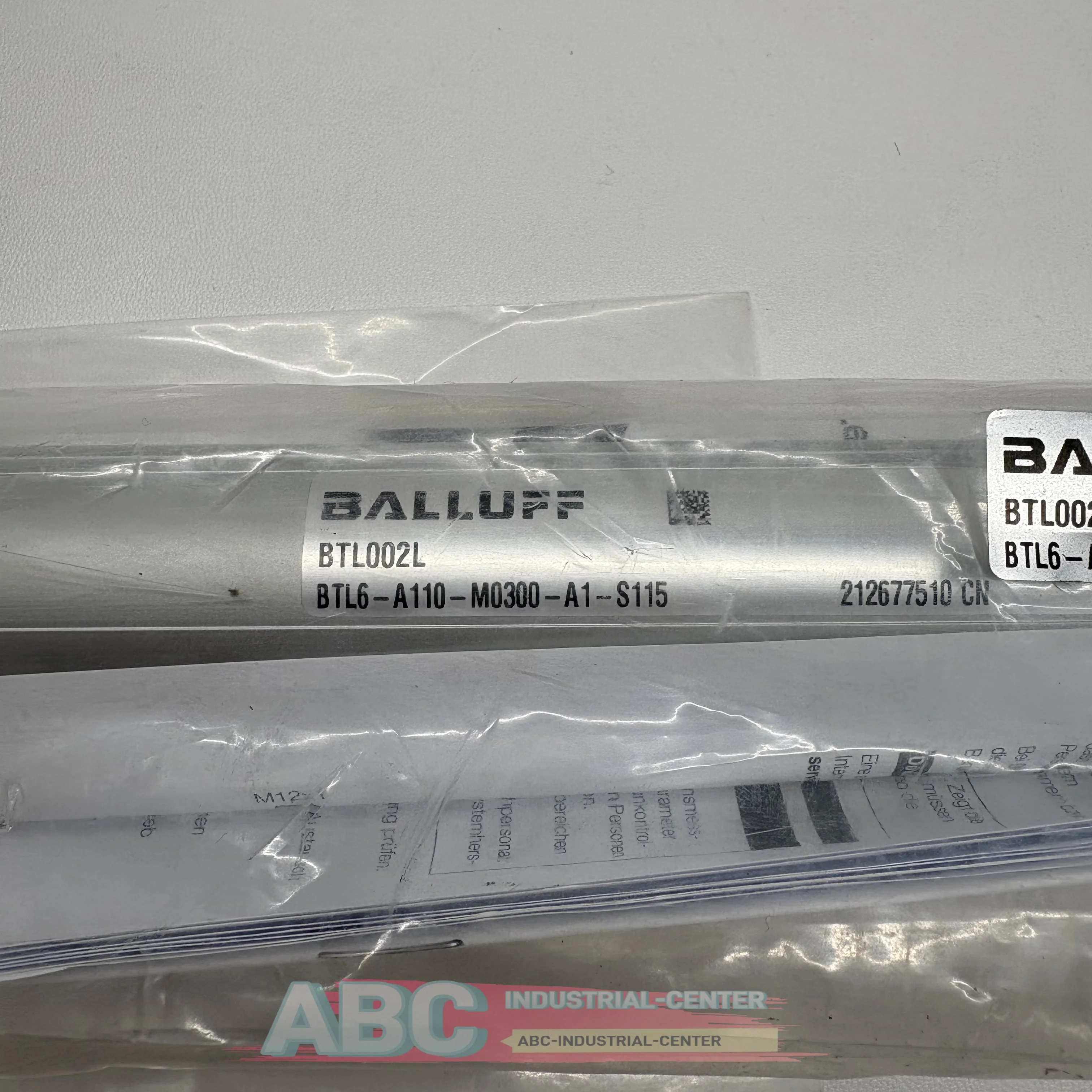 BTL002L BTL6-A110-M0300-A1-S115 New original Displacement sensor