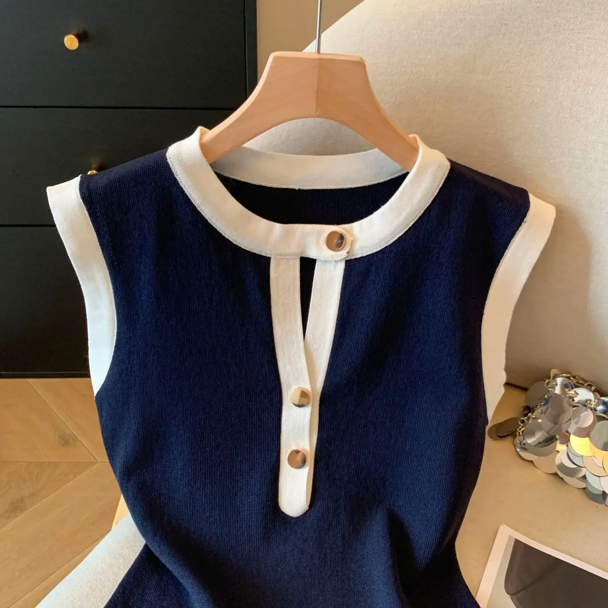 Women's Sleeveless T-shirt Elegant Button Round Neck Colorblock Knit Sleeveless Tshirts Cami Summer Elasticity Commuting Tops
