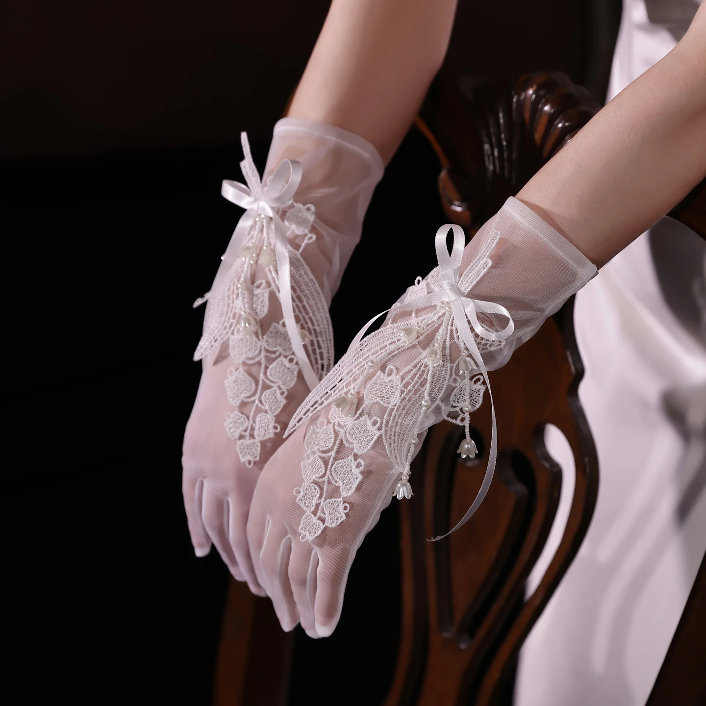 

Свадебные перчатки WG219 Fairy Tale Bellflower Bead Lace: тонкие перчатки для невесты, для свадебного платья и вечерних церемоний