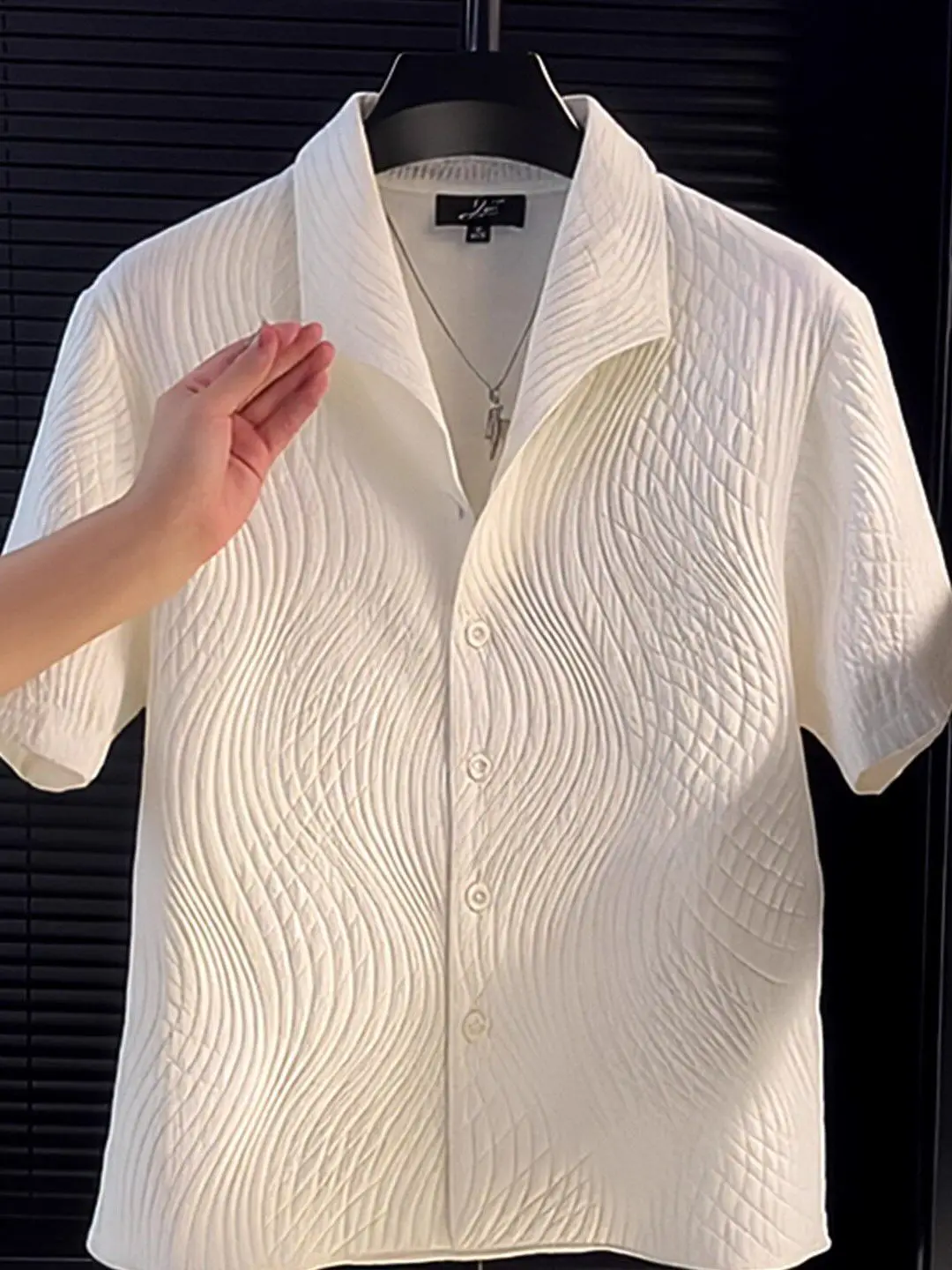 Men's Summer Fashion Shirt O-Neck Short Sleeve Breathable Casual Style Leaf Pattern Textured Folded Hemline Standard Fit