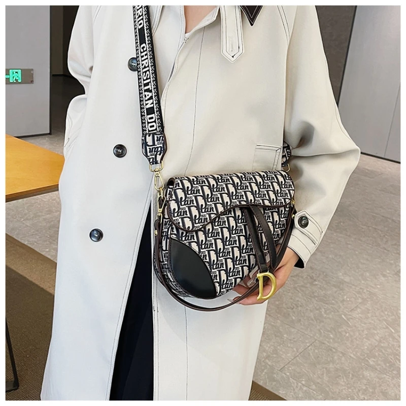 Girls Hundred Handbag Crossbody Saddle Bag Comfortable Shoulder Strap Niche Women Large Capacity Letter Underarm Bag Cross Squar