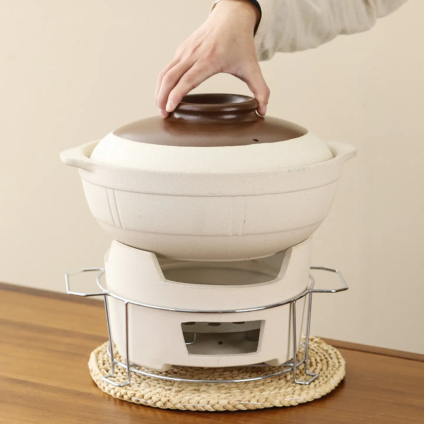 Old-fashioned Charcoal Stove with Integrated Pottery Pot for Hot Pot Commercial Beef Viscera Casserole Hotel Cart