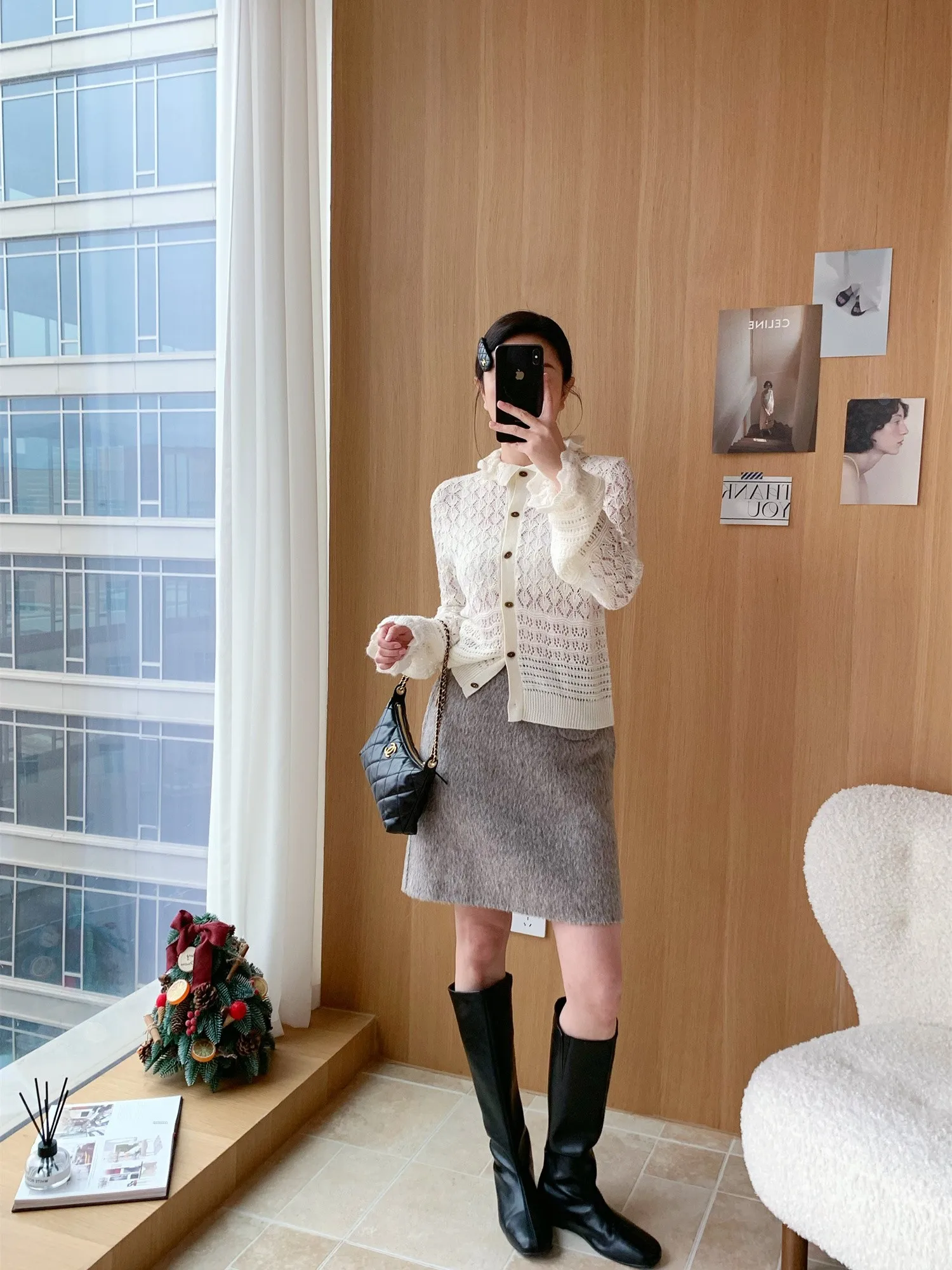 

Юбка-трапеция с высокой талией и шерстяным свитером в стиле колор-блок от Marc: Зимняя модная женская юбка