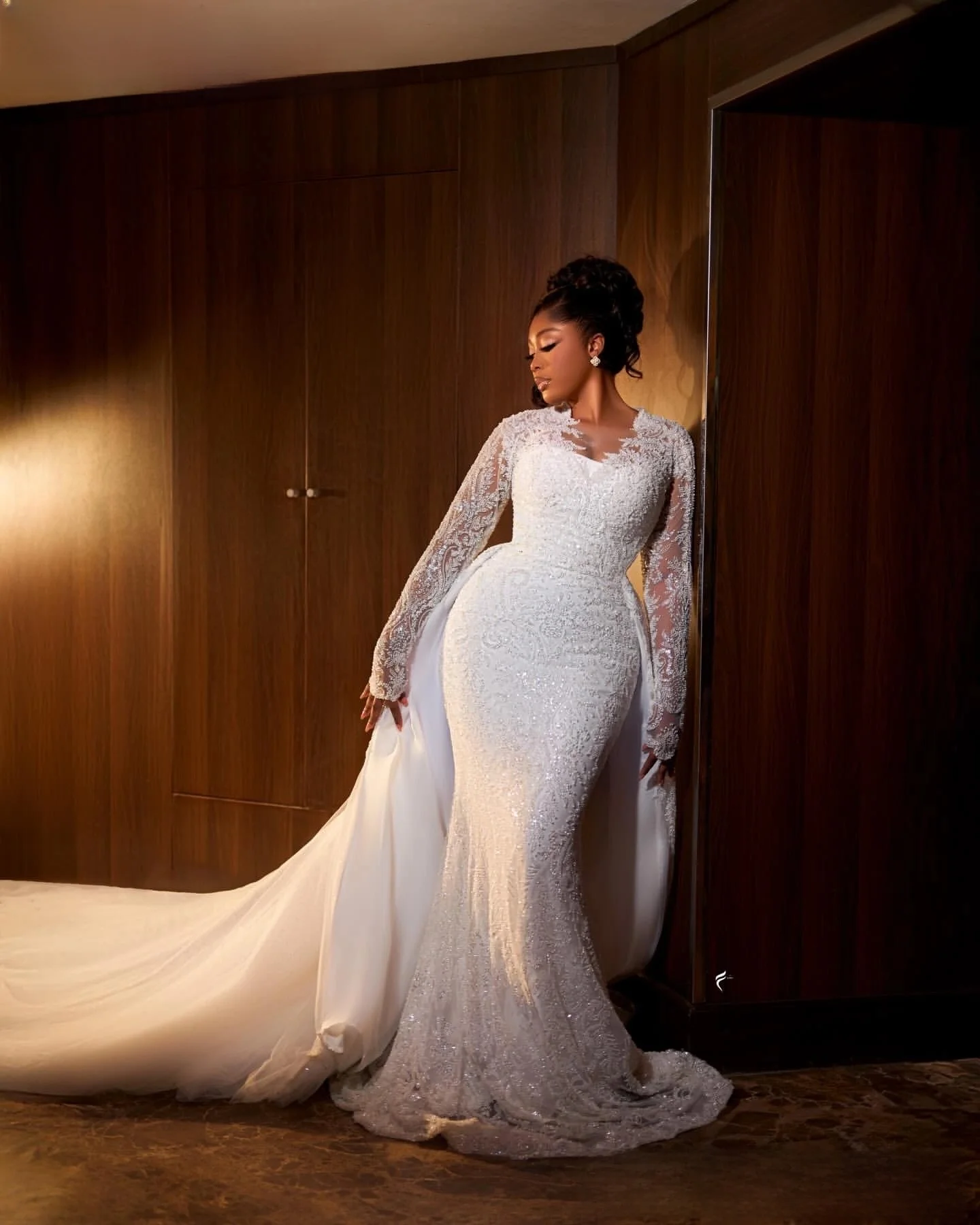 Customized Sheer Neck Shinny Beads Applique Wedding Dress with Removable Skirt  Robe De Mariée  Long  Sleeves  Bridal Gown